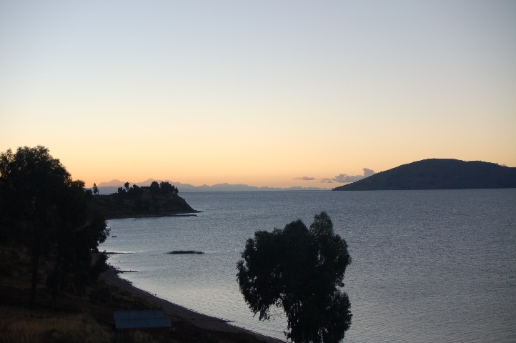 Titicaca und Cordillera Real.JPG